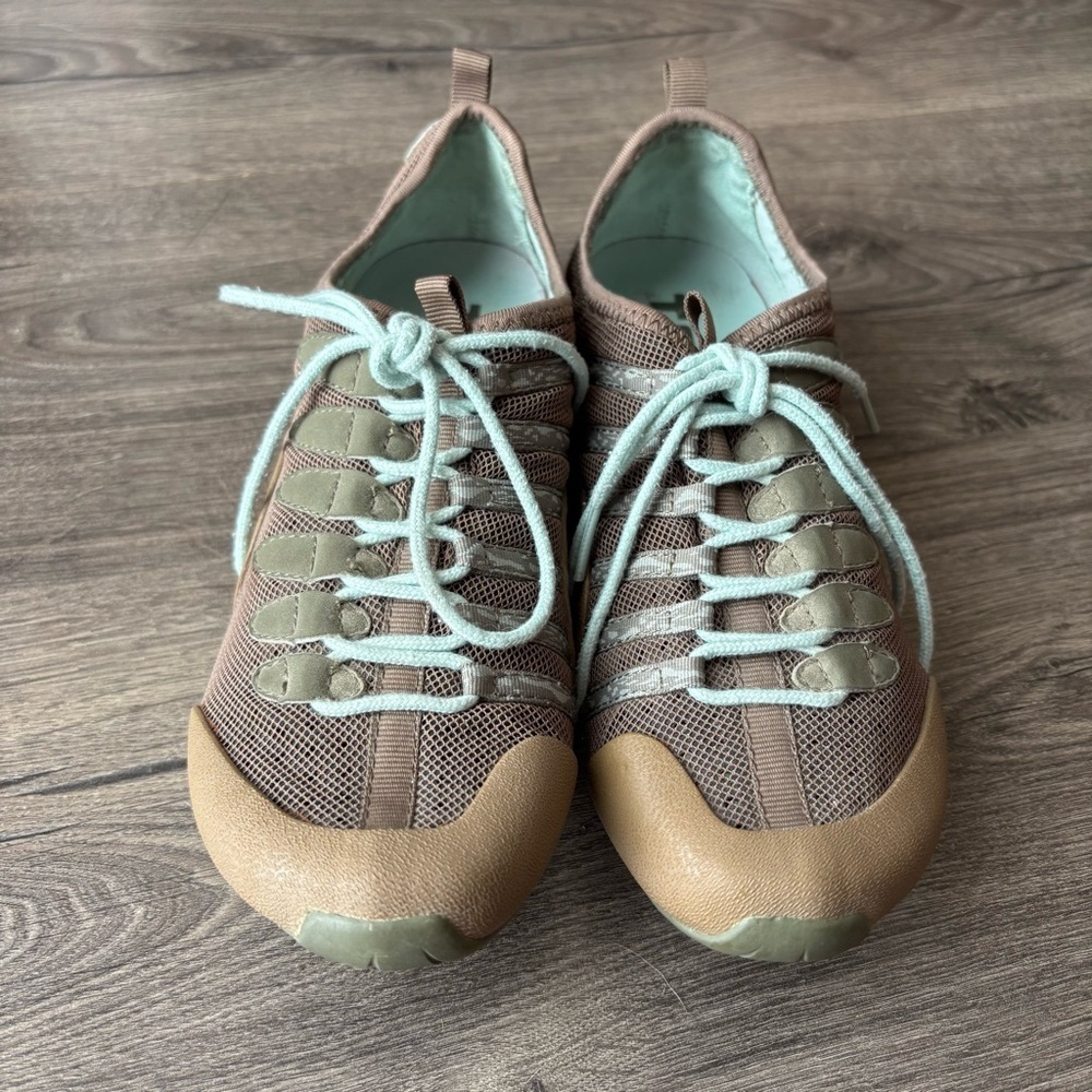 Tsubo Low Top Athletic Sneakers size 6/36 - Picture 3 of 8